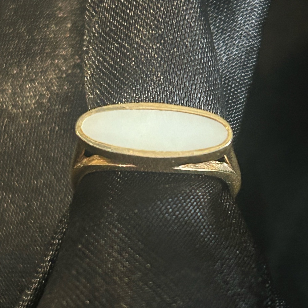 Avon brand mother-of-pearl ring vintage